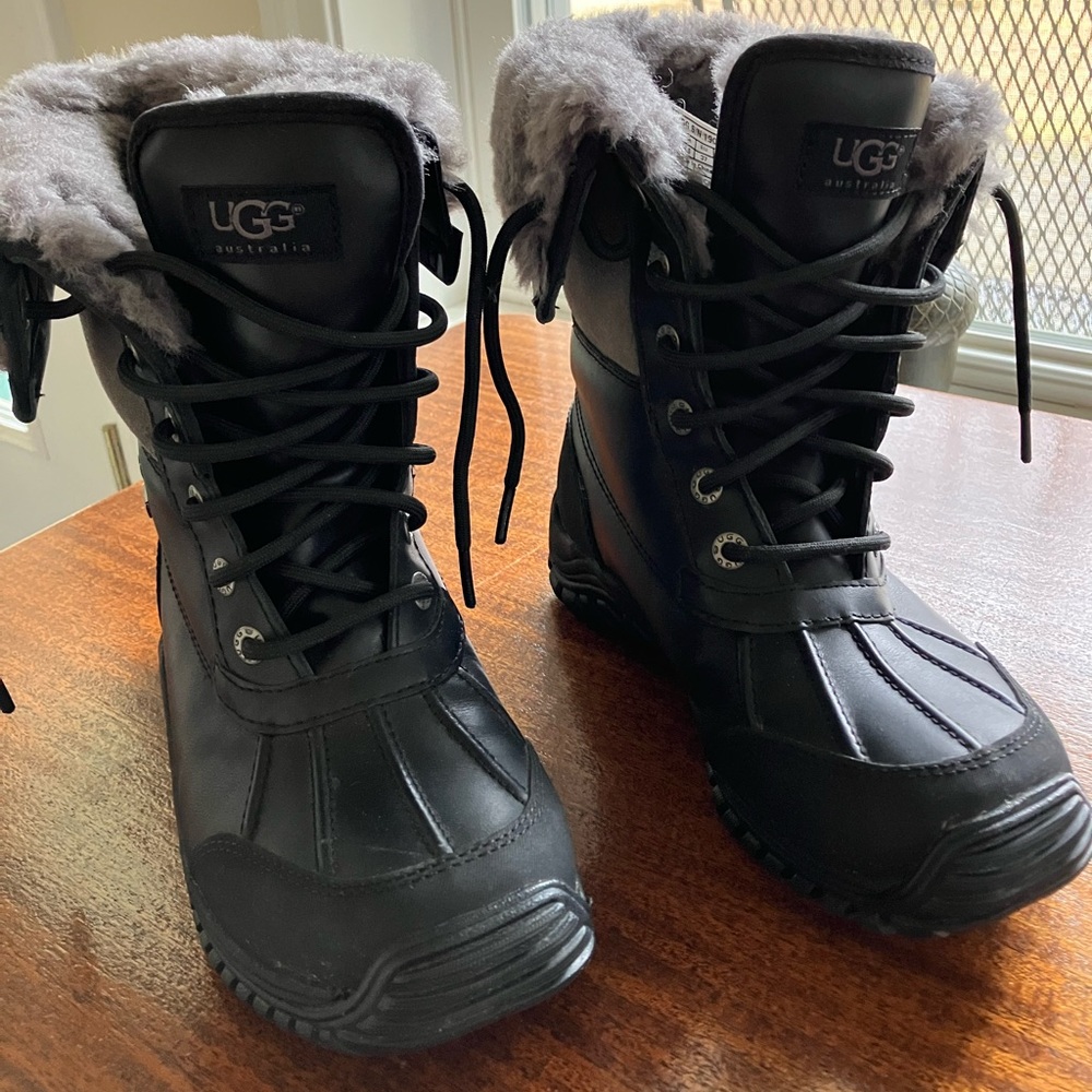 Authentic UGG Adirondack women’s boots size 6 but fit like size 5